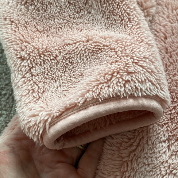 Uniqlo child’s pink fluffy zip up. Ages 9-10 in excellent condition - Picture 11 of 11